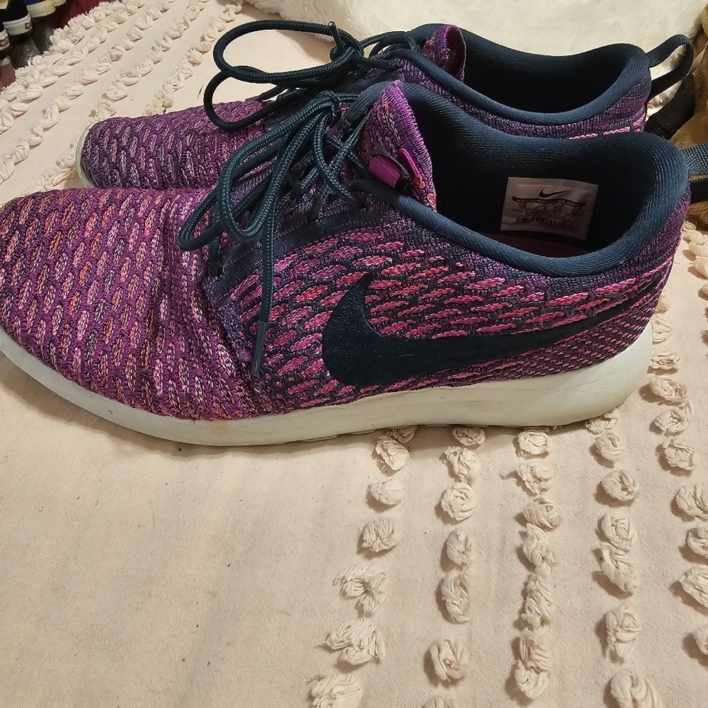 Nike roshe sneakers